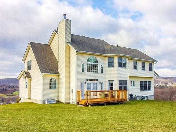 4th image of 28 Vineyard Ln