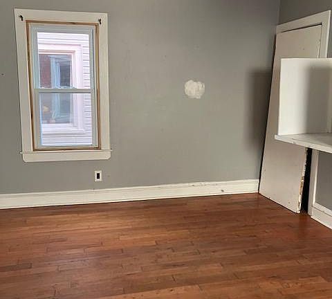 4th image of 2409 W 2nd St