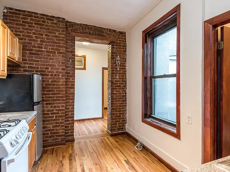 206 Scholes St #25 — Photo 7