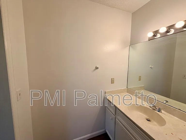 33 Chestnut Ferry Rd #202 — Photo 19
