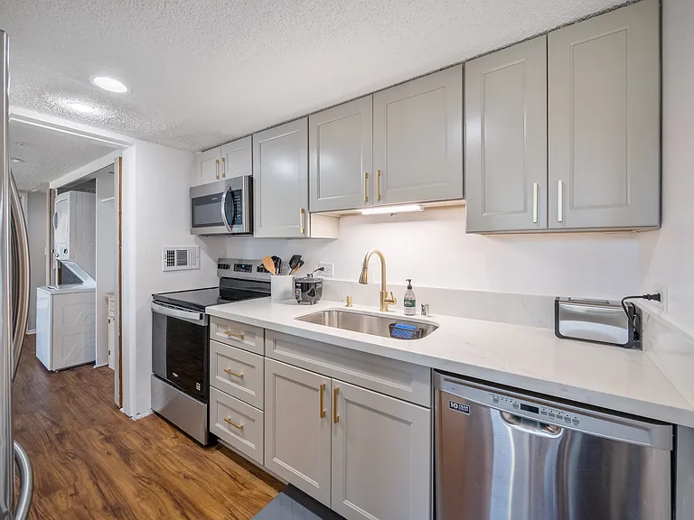 250 Ohua Ave #Penthouse I — Photo 11