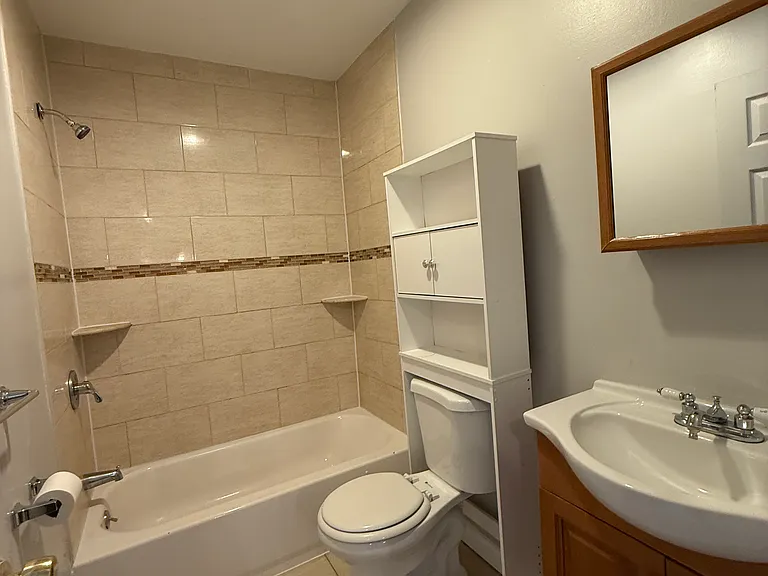 599 N 11th St #1A — Photo 2
