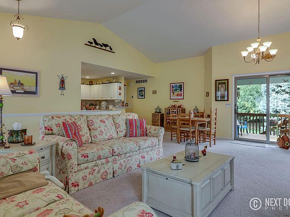 3rd image of 2385 Valarie Dr