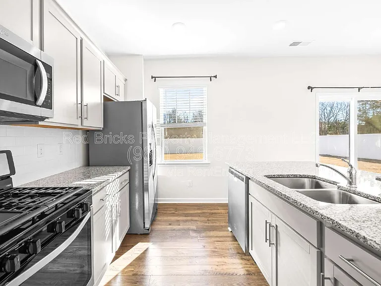 4015 Meadow Green Dr — Photo 15