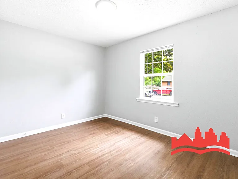 2348 Millbrook Ave — Photo 18