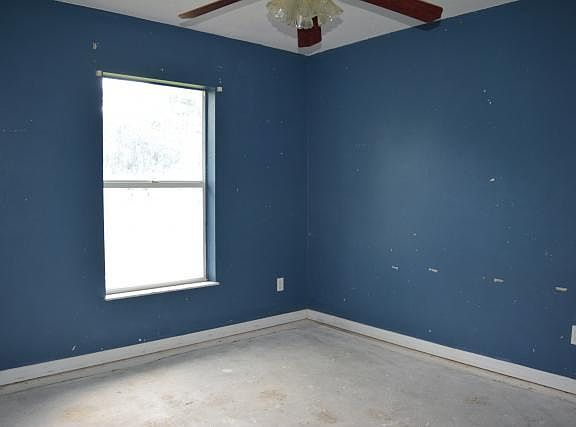 4th image of 208 Nancy St