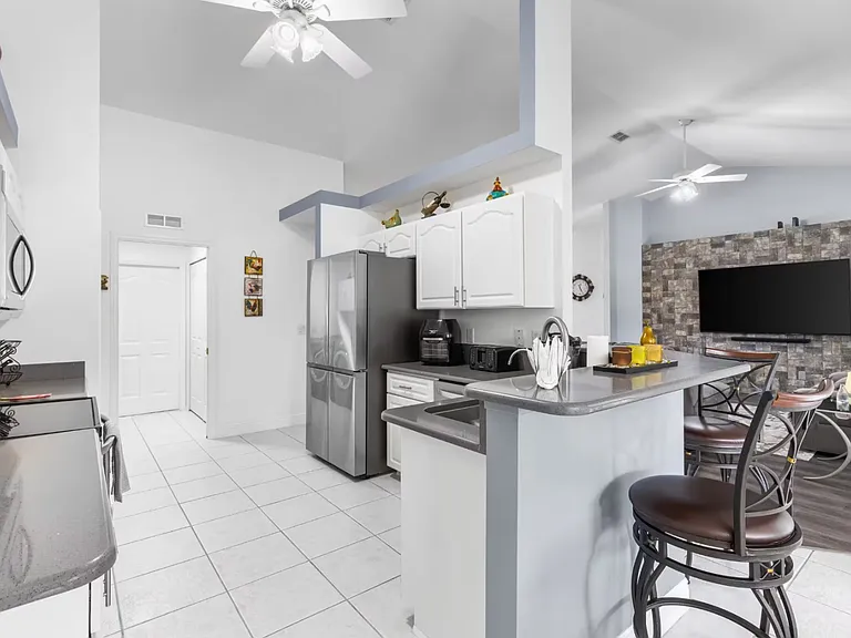 10360 SW 48th Ave — Photo 6