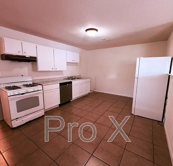 1111 S Jefferson St — Photo 4