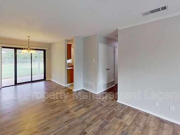 5th image of 717 E Martin Ln
