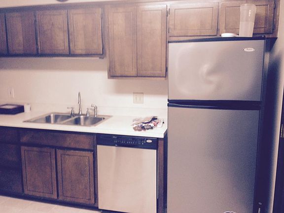 4th image of 579 Ayrshire Way APT C