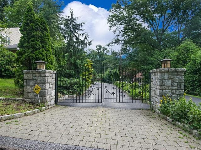1st image of 3154 Douglas Dr