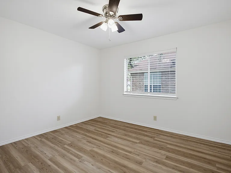 3921 Habersham — Photo 24