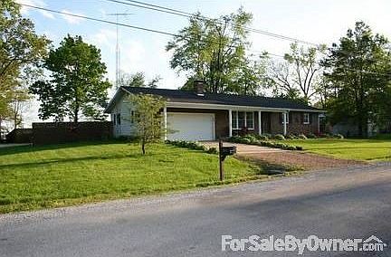 front/side : soon to have new roof and beige siding