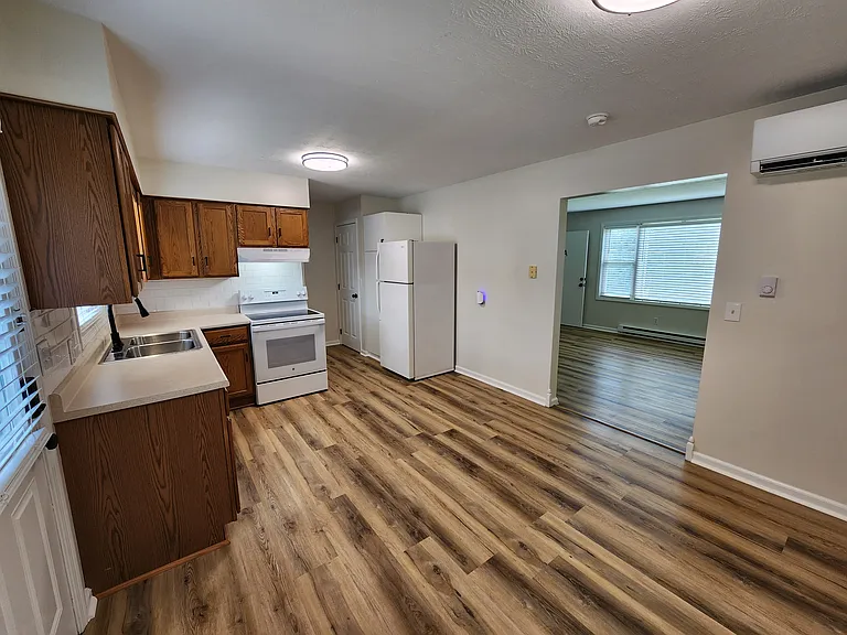 Kitchen / Dining