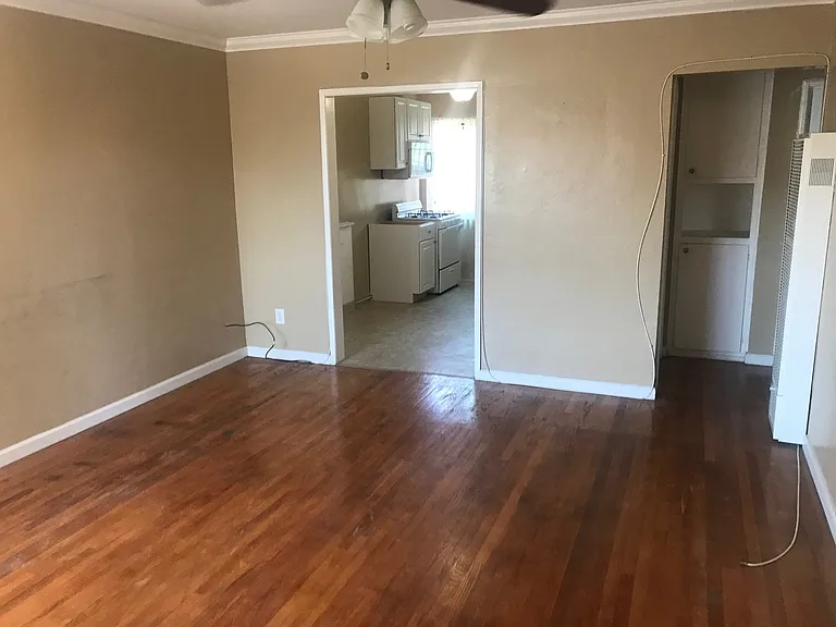 Torrance Apartments — Photo 9