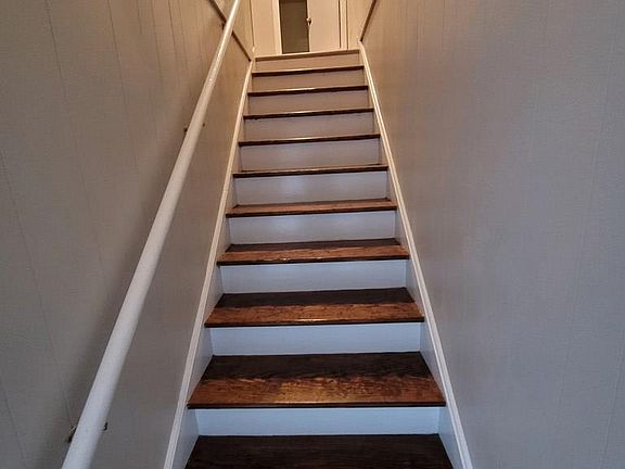 3rd image of 211A Sellers St