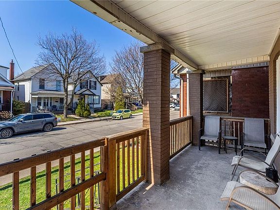 4th image of 174 Rosslyn Ave N