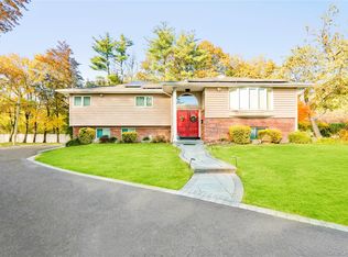 24 Jeffrey Lane, Great Neck, NY 11020
