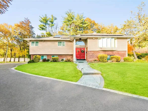 24 Jeffrey Lane, Great Neck, NY 11020