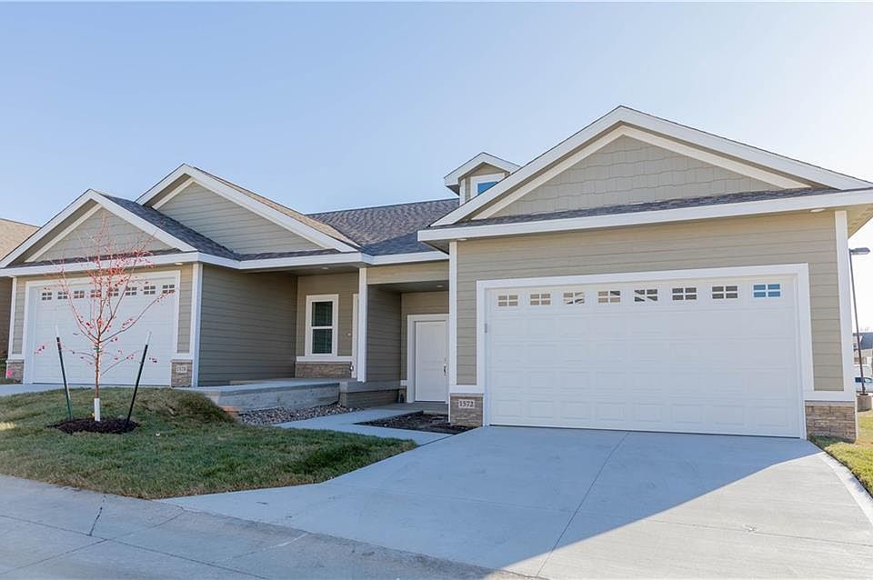 1st image of 1572 SE Blackthorne Dr