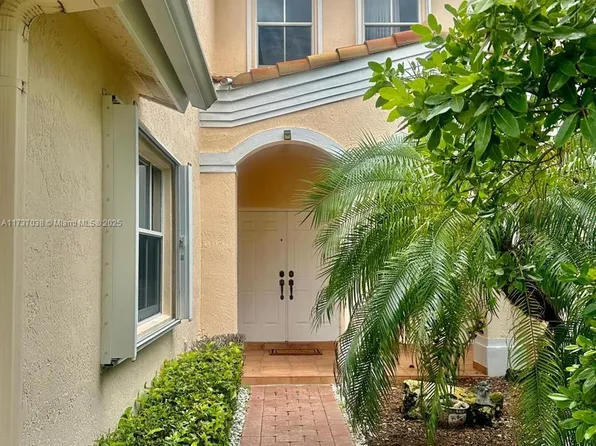 4613 NW 94th Pl, Doral, FL 33178