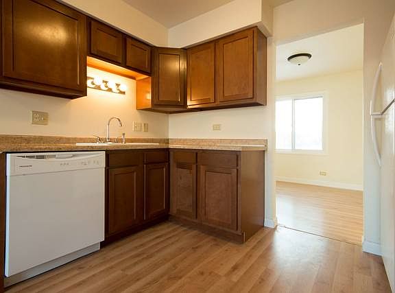 5th image of 813 White Oak Ln