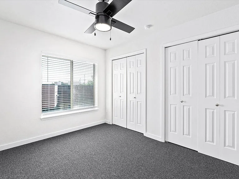 River Walk Apartments — Photo 15