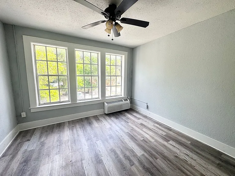 704 Cordova Dr #6 — Photo 8