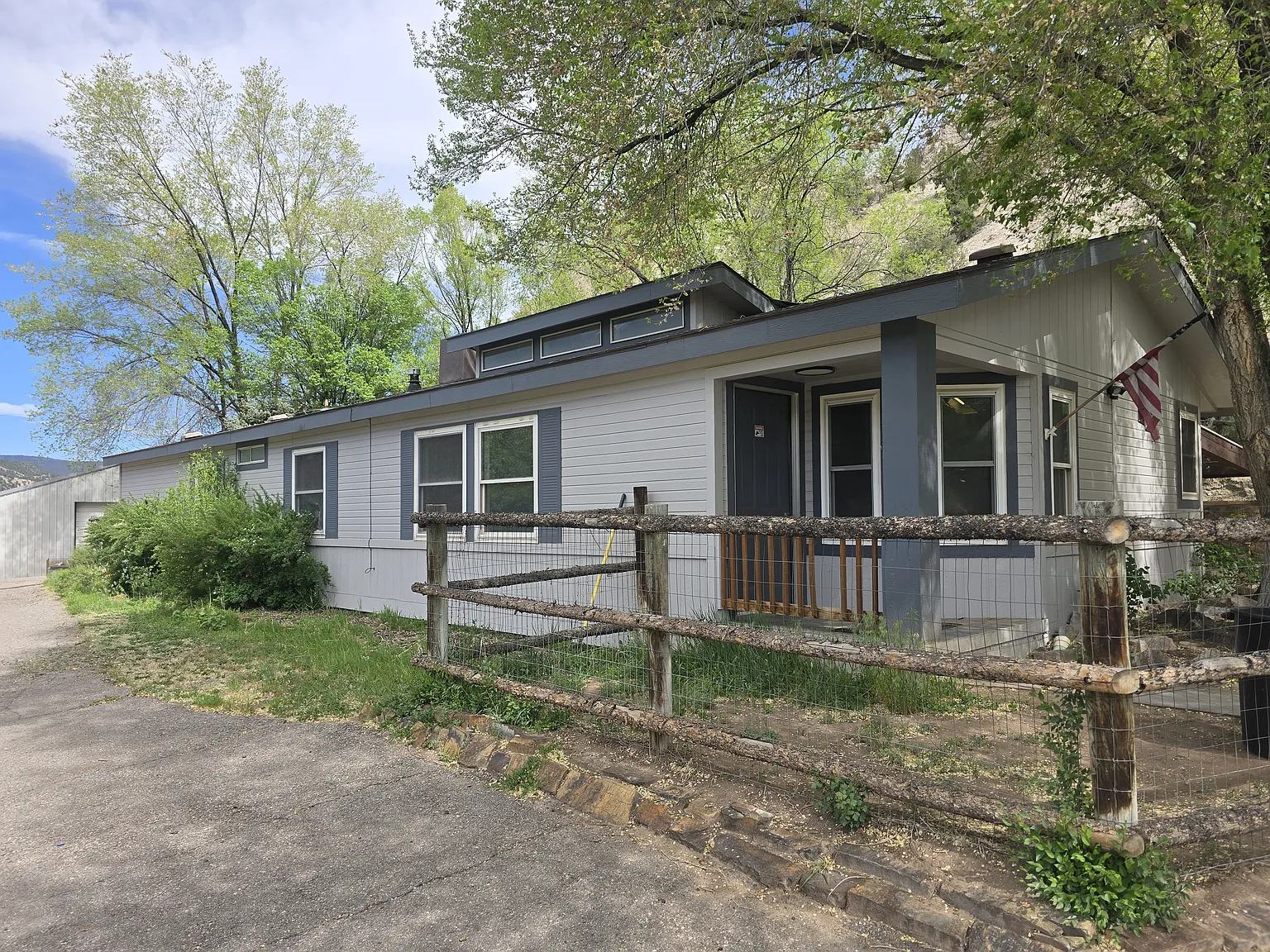 County Rd, Carbondale — Photo 1