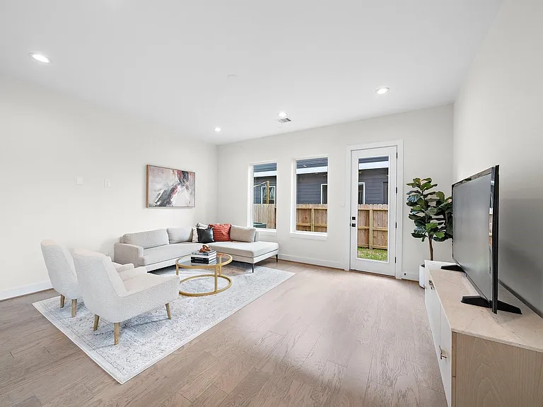 2626 W Tidwell Rd #B — Photo 12