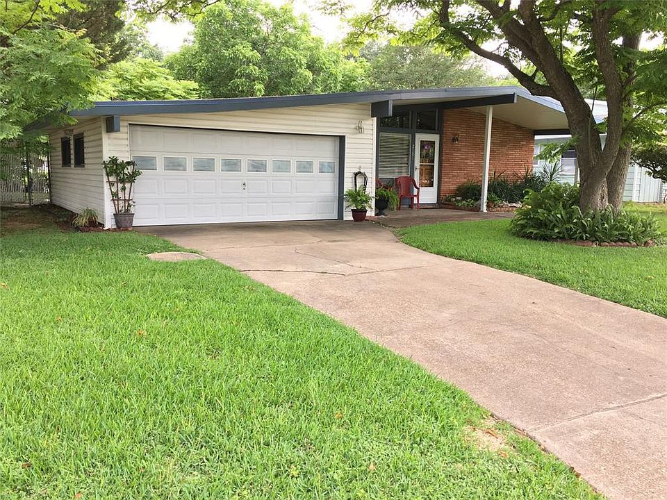 Wonderful corner lot with shade trees