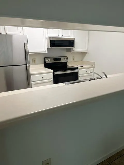 2 bed, 952 sqft, $2,000 — Photo 2