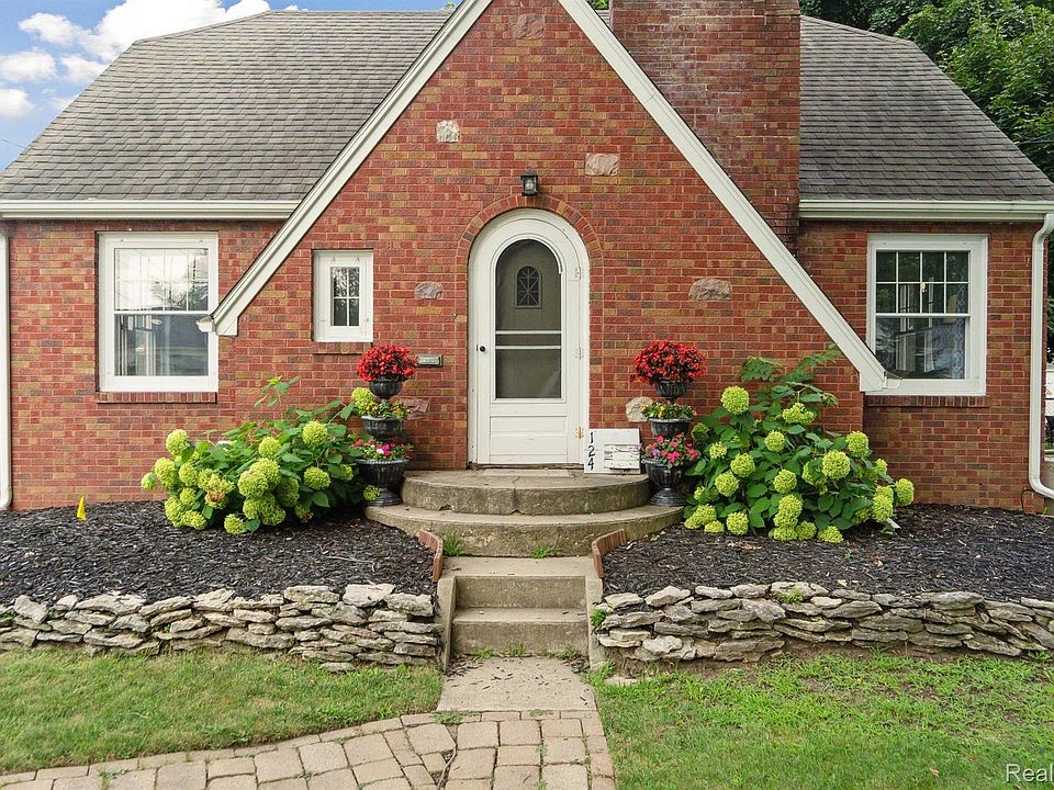 1st image of 124 Loomis Ave