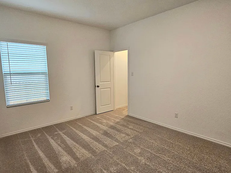 128 Dollars Dr — Photo 21