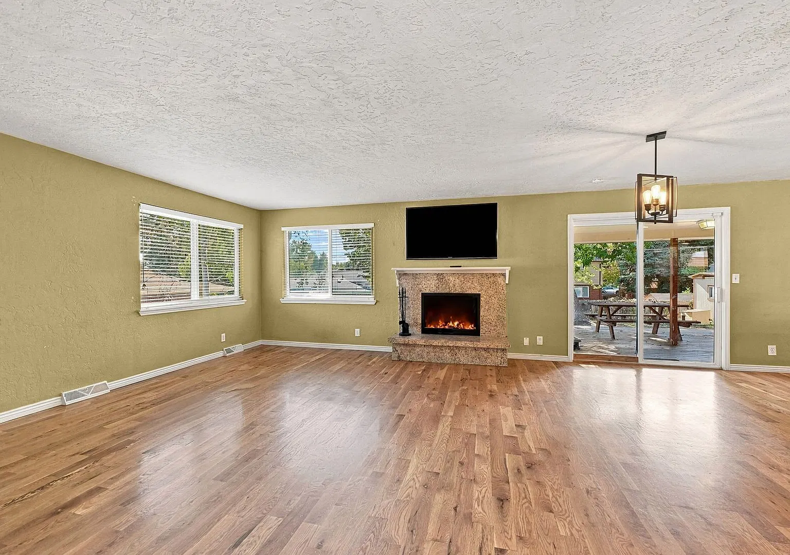 5bed 4bath updated Ranch in Bear Valley — Photo 4