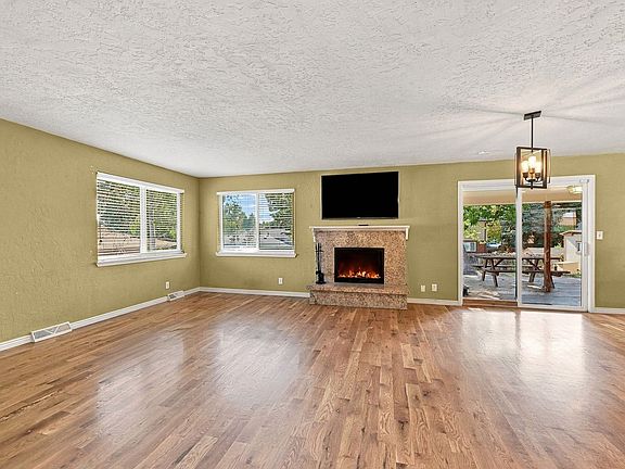 4th image of 2787 S Benton St
