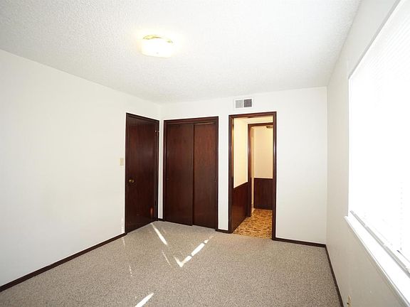 3rd image of 1631 Glenn Bo Dr #1631