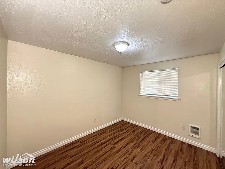 1404 Roosevelt Ave — Photo 10