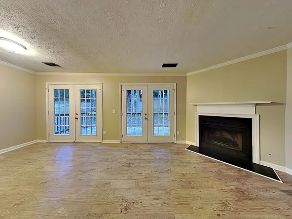 4th image of 725 Country Manor Way