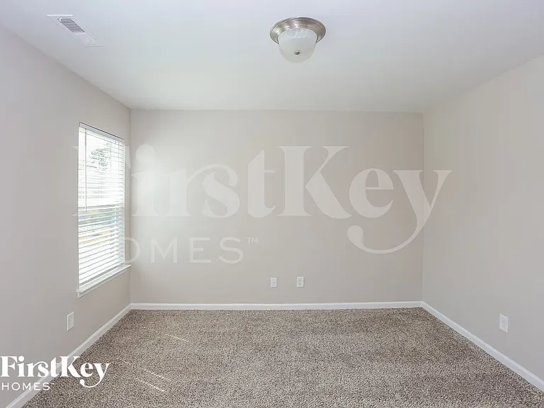 140 Kingston Dr — Photo 11