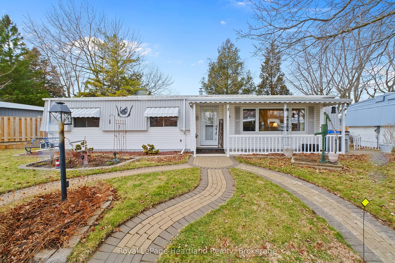 13 Cypress Point Cres photo 1