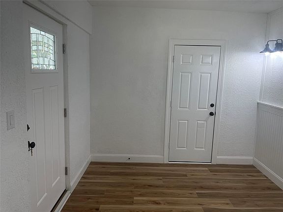 3rd image of 1531 Elmwood St