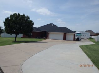 2105 NE 14th St, Moore, OK 73160