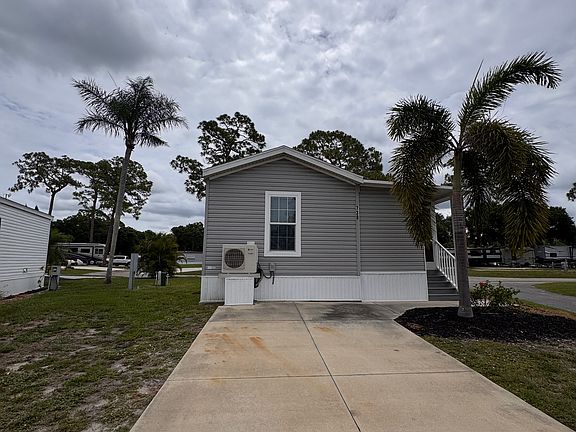 3rd image of 7125 Fruitville Rd #738
