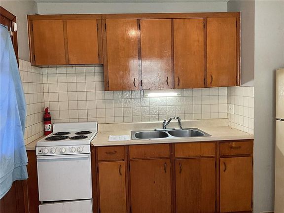 3rd image of 1425 W Waldo Ave