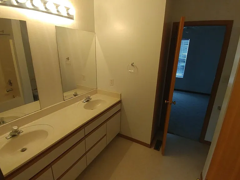 951 Fotis Dr — Photo 10