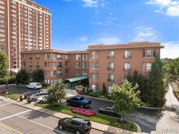 750 S Hanley Rd APT 470, Saint Louis, MO 63105