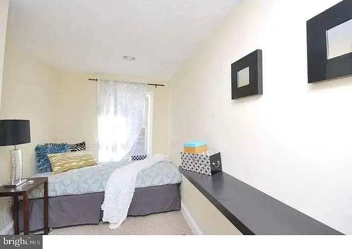 525 Fitzwater St #1R — Photo 25