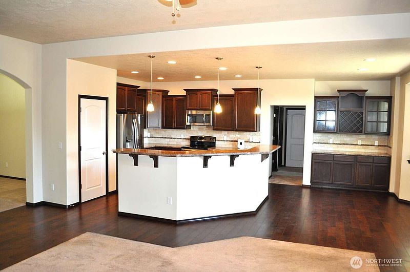 5th image of 5004 Boulder Way