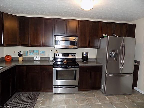 3rd image of 4252 Mayfair Dr